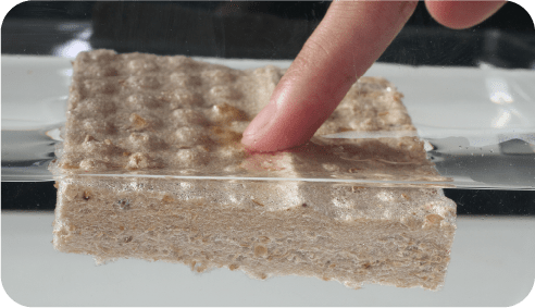 水をほとんど吸わず油を吸着