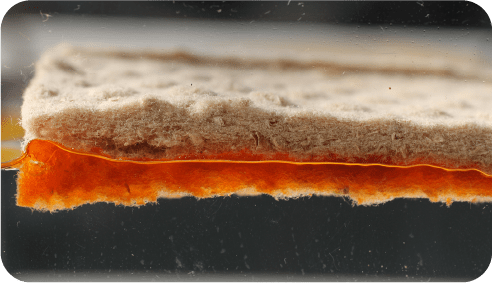 水をほとんど吸わず油を吸着